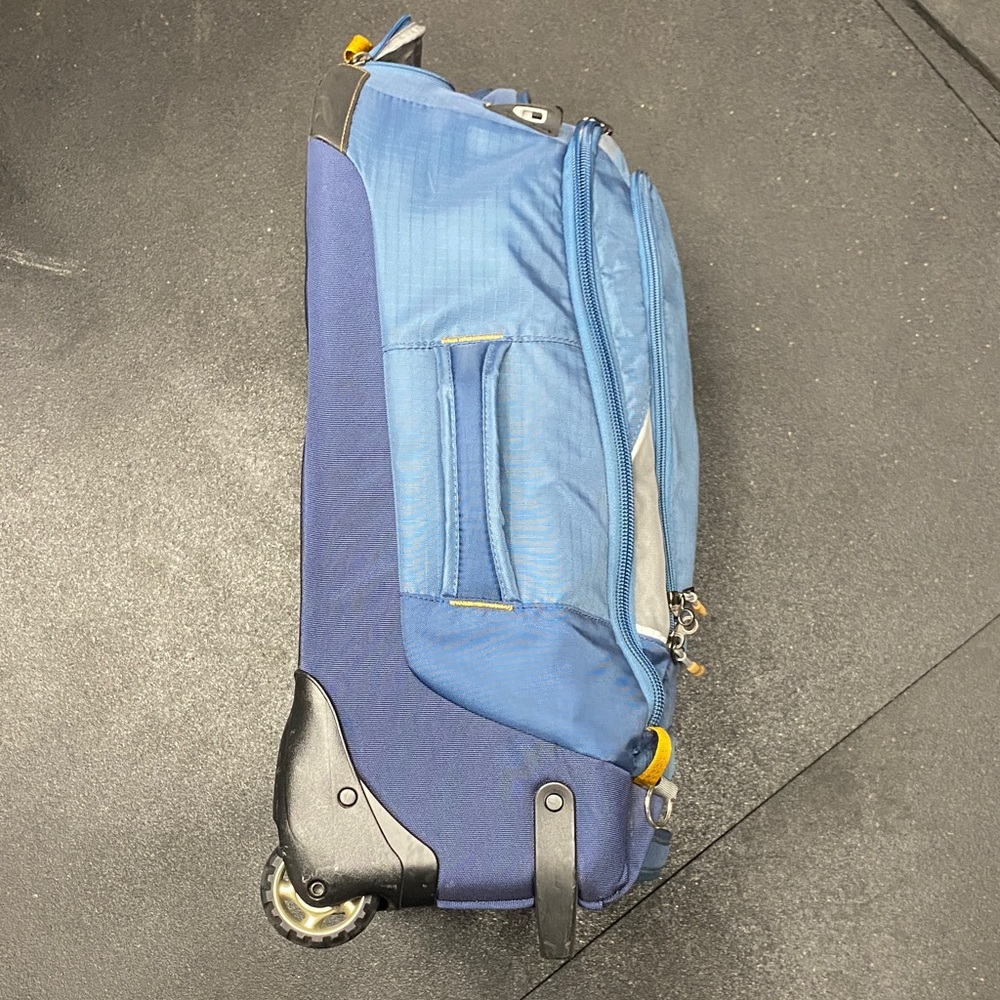 Eagle Creek Switchback 22" BLUE Upright Carry On Wheeled Suitcase - Picture 2 of 15